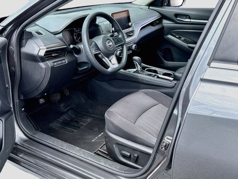 Used 2023 Nissan Altima 2.5 SV FWD image 11