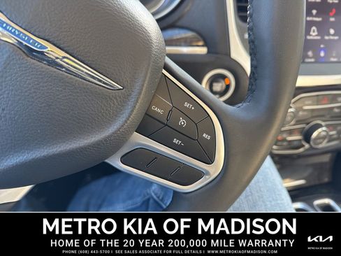 Used 2022 Chrysler 300 Touring L w/ Comfort Group image 20