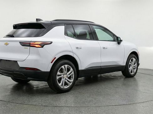 Used 2025 Chevrolet Equinox LT FWD image 9