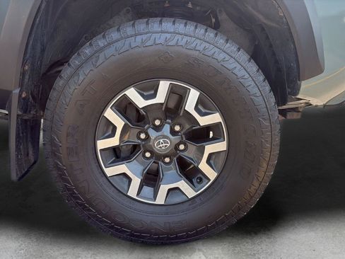 Used 2022 Toyota Tacoma TRD Off-Road AWD/4WD image 19
