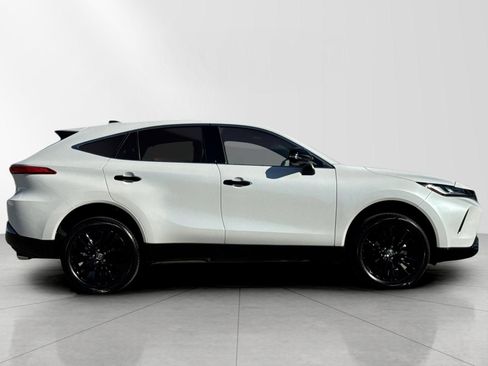 Used 2024 Toyota Venza Nightshade image 3