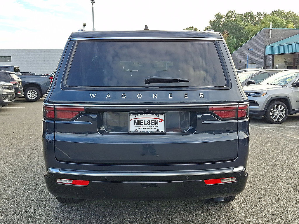 Used 2025 Jeep Wagoneer 4WD image 29