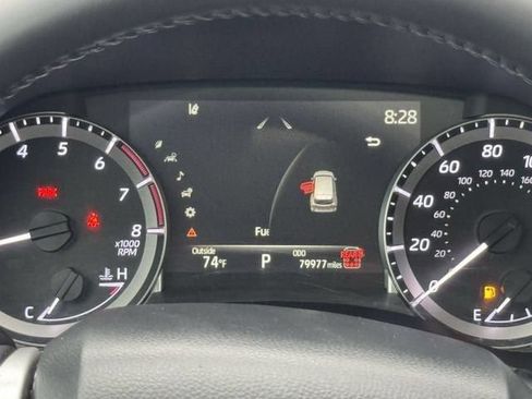 Used 2024 Toyota Highlander XLE FWD image 14