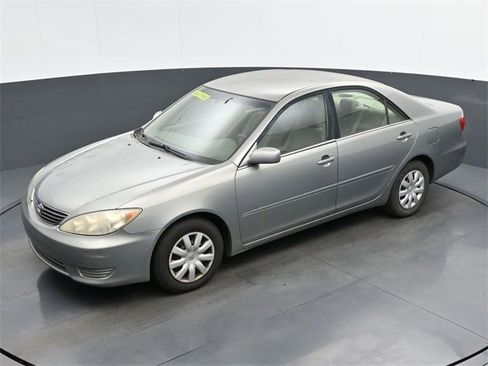 Used 2005 Toyota Camry LE image 24
