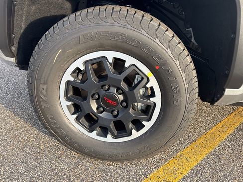 New 2025 Toyota Tacoma TRD Off-Road image 5