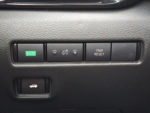 Used 2025 Nissan Sentra SV FWD image 25