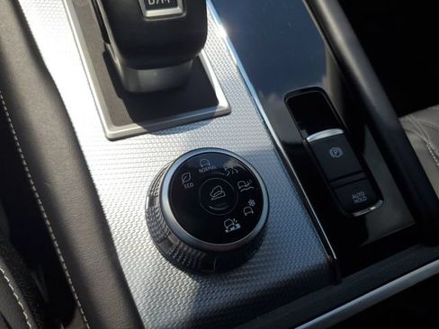 Used 2024 Mitsubishi Outlander SEL AWD/4WD image 31