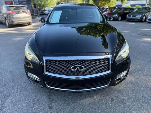 Used 2017 INFINITI Q70 3.7 RWD image 2