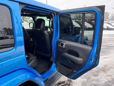 Used 2022 Jeep Wrangler Unlimited Sahara image 35