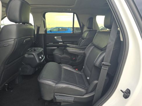 Used 2025 Ford Expedition Platinum AWD/4WD image 4