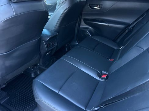 Used 2024 Toyota Venza XLE image 14