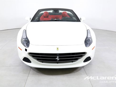Used 2017 Ferrari California T image 5