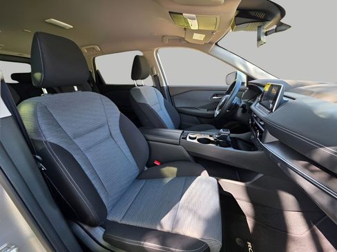 Used 2023 Nissan Rogue SV image 11