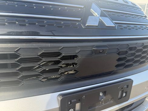 Used 2022 Mitsubishi Outlander SEL image 9