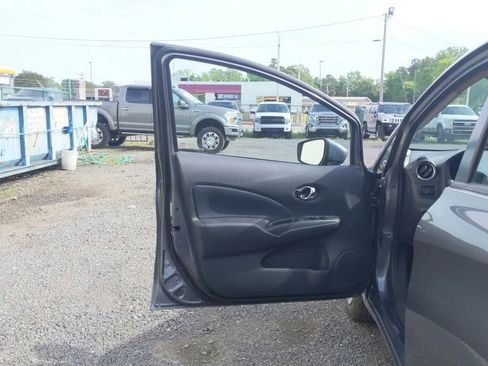 Used 2018 Nissan Versa Note SV FWD image 15