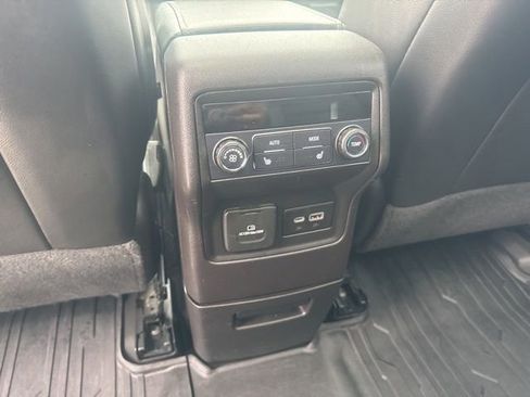 Used 2022 GMC Acadia Denali w/ Denali Technology Package AWD/4WD image 25