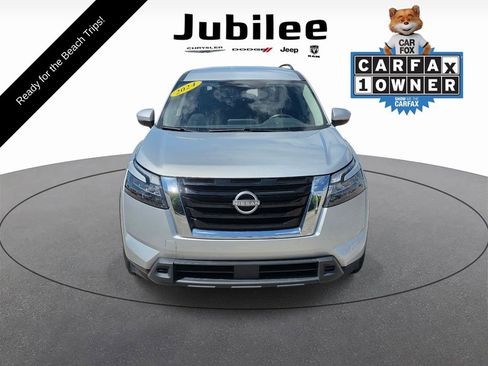 Used 2024 Nissan Pathfinder SV FWD image 2