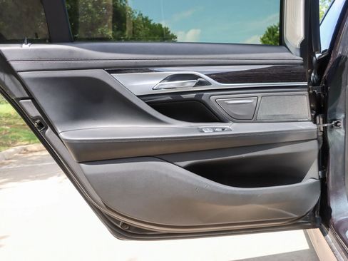 Used 2019 BMW 750i w/ Executive Package RWD image 12