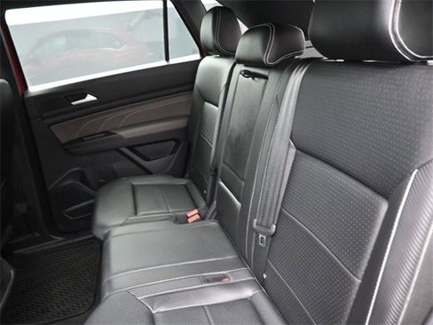Used 2021 Volkswagen Atlas Cross Sport SE image 16