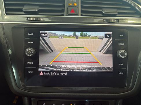 Used 2022 Volkswagen Tiguan SE AWD/4WD image 18