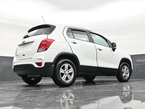 Used 2021 Chevrolet Trax LS AWD/4WD image 25