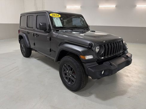 Used 2024 Jeep Wrangler Sport S image 4