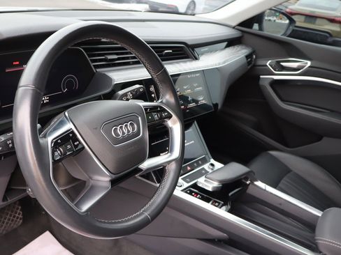 Used 2021 Audi e-tron Premium w/ Towing Package image 9