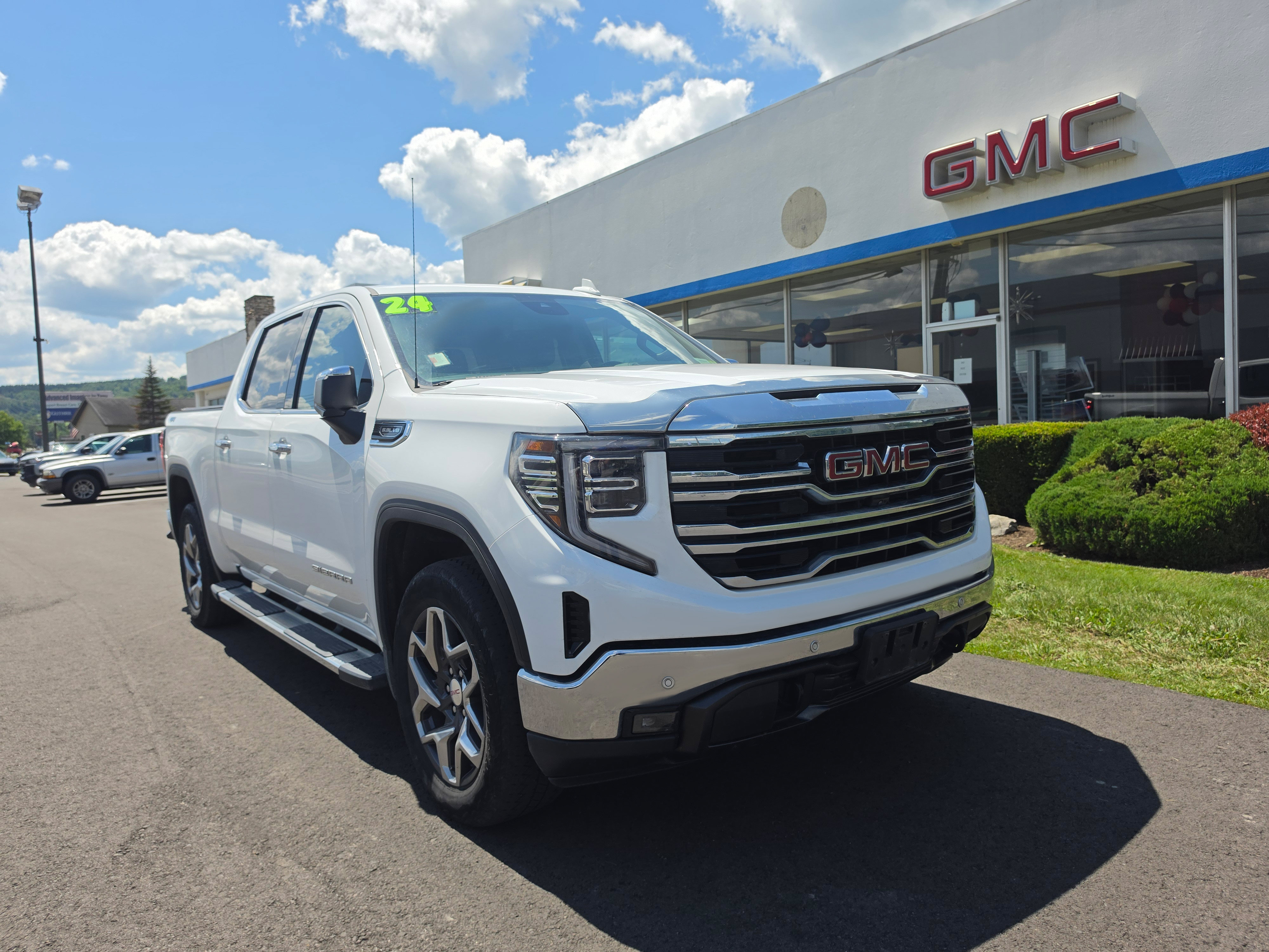 Used 2024 GMC Sierra 1500 SLT w/ SLT Premium Plus Package AWD/4WD image 1