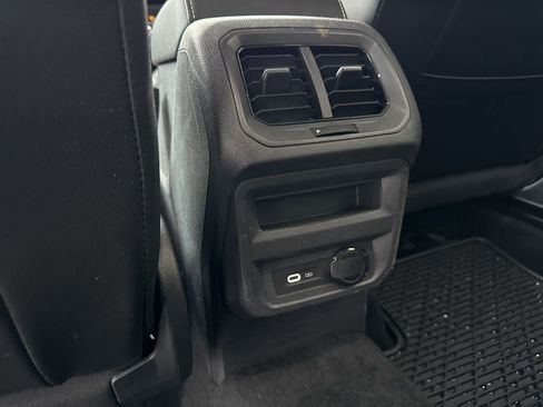 Certified 2023 Volkswagen Tiguan SE image 15