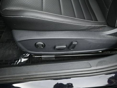 Used 2024 Volkswagen Jetta SE FWD image 8