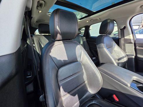 Used 2017 Jaguar F-PACE Prestige image 11