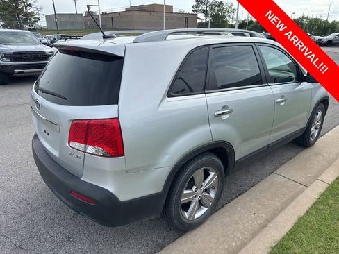 Used 2012 Kia Sorento EX w/ EX V6 Premium Pkg image 4