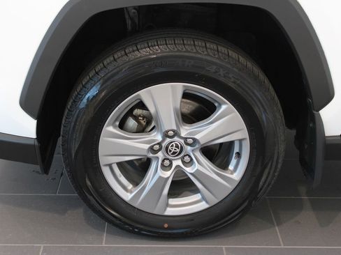Used 2022 Toyota RAV4 XLE FWD image 28