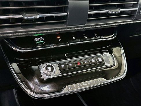Used 2023 Lincoln Corsair Reserve AWD/4WD image 18