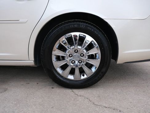 Used 2009 Buick Lucerne CXL w/ Driver Confidence Package image 13