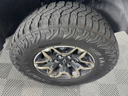 Used 2024 Chevrolet Colorado ZR2 w/ ZR2 Convenience Package III AWD/4WD image 44