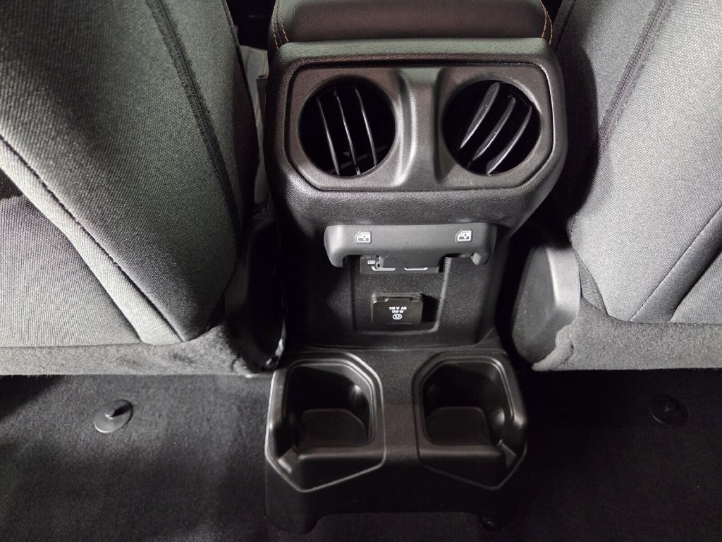 Used 2026 Jeep Wrangler Unlimited Sahara AWD/4WD image 23