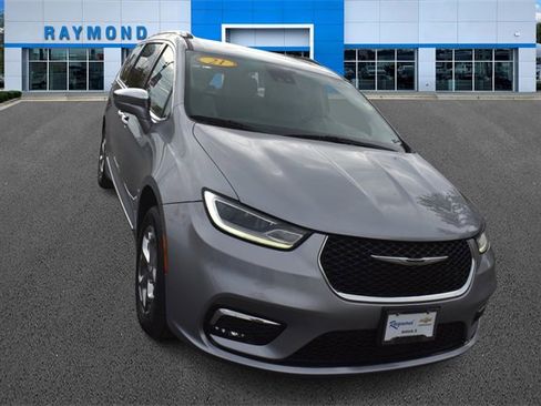 Used 2021 Chrysler Pacifica Limited image 9