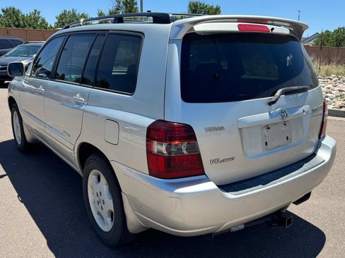 Used 2007 Toyota Highlander 4WD V6 w/ 3rd Row image 4