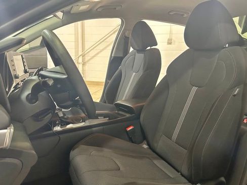 Used 2023 Hyundai Elantra SE FWD image 11