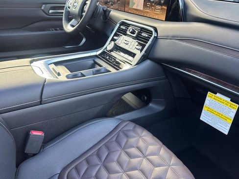 New 2025 Nissan Armada Platinum image 15