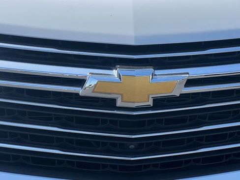 Used 2023 Chevrolet Traverse LT w/ LT Premium Package FWD image 38