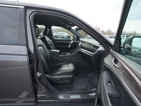 Used 2024 Jeep Grand Cherokee Limited image 19