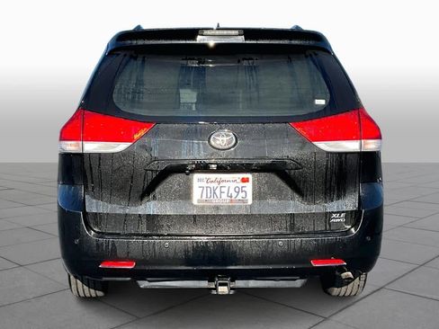 Used 2014 Toyota Sienna XLE image 4