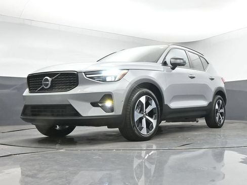 New 2026 Volvo XC40 B5 Plus w/ Protection Package Premier AWD/4WD image 38