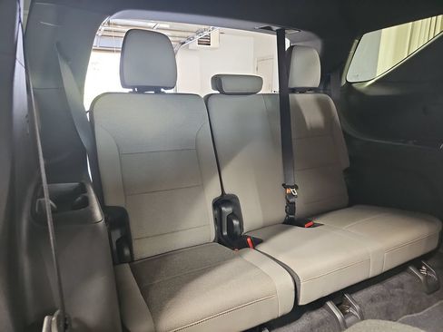 Used 2025 Chevrolet Traverse LT FWD image 15