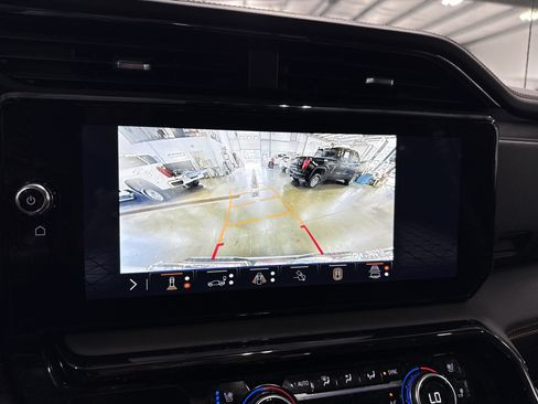 Used 2024 GMC Sierra 1500 AT4 w/ AT4 Premium Package AWD/4WD image 13