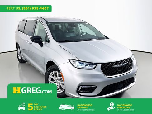 Used 2024 Chrysler Pacifica Touring-L FWD image 1