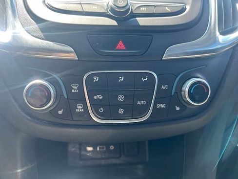 Used 2020 Chevrolet Equinox LT AWD/4WD image 24