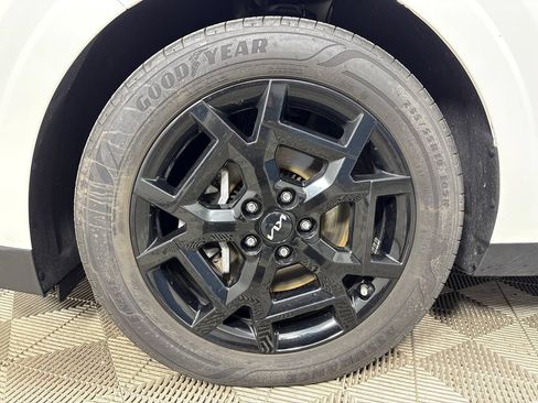 Used 2025 Kia Carnival SX FWD image 9